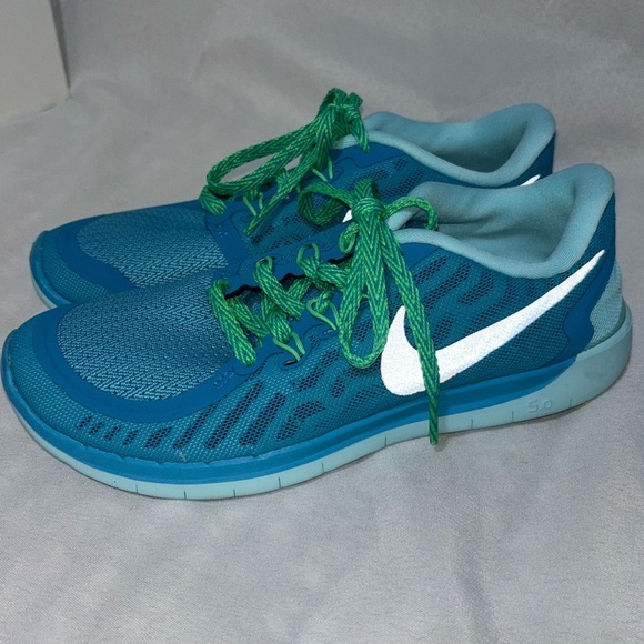 Nike Blue Lagoon Free Ultra Light Mesh Sneakers Size 4.5Y - Picture 1 of 4